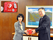 当金庫創立60周年を記念してＡＥＤ60台を北海道に寄贈しました。